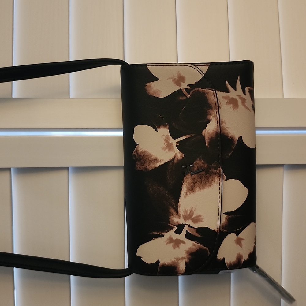 Simply Vera Vera Wang small crossbody purse